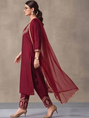 women ethnic regular thread work kurta with trousers with dupatta 2