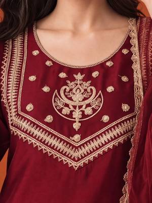 women ethnic regular thread work kurta with trousers with dupatta 4