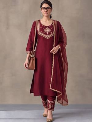 women ethnic regular thread work kurta with trousers with dupatta 5
