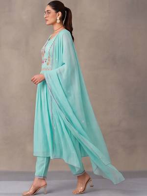 women floral embroidered empire thread work kurta with trousers & with dupatta 2