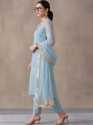 women ethnic motifs embroidered regular thread work kurta with trousers & with dupatta 2