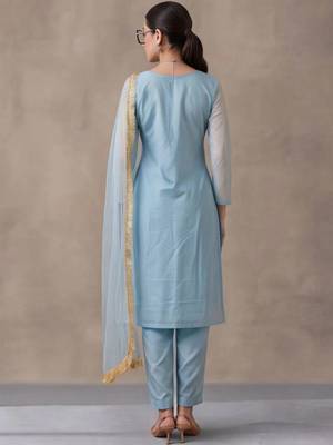 women ethnic motifs embroidered regular thread work kurta with trousers & with dupatta 3