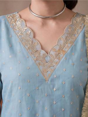 women ethnic motifs embroidered regular thread work kurta with trousers & with dupatta 4