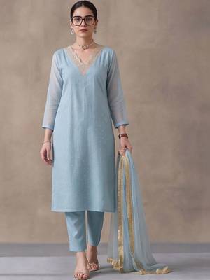 women ethnic motifs embroidered regular thread work kurta with trousers & with dupatta 5