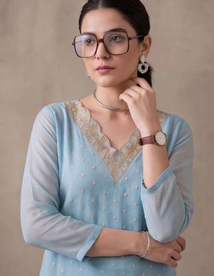 women ethnic motifs embroidered regular thread work kurta with trousers & with dupatta 6