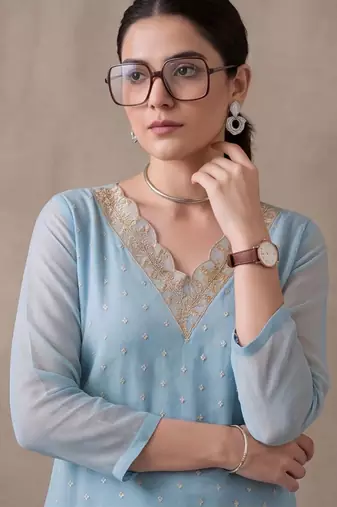 women ethnic motifs embroidered regular thread work kurta with trousers & with dupatta
