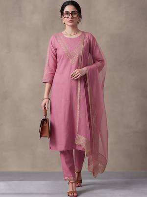 women ethnic motifs embroidered regular thread work kurta with trousers & with dupatta 1