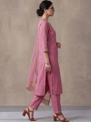 women ethnic motifs embroidered regular thread work kurta with trousers & with dupatta 2