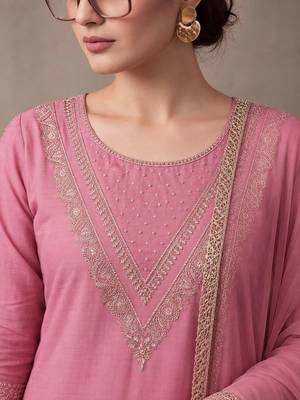 women ethnic motifs embroidered regular thread work kurta with trousers & with dupatta 4