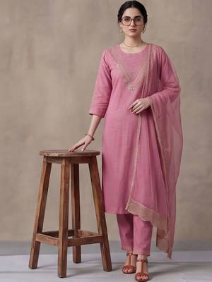 women ethnic motifs embroidered regular thread work kurta with trousers & with dupatta 5