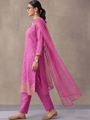 women ethnic motifs thread work kurta with trousers & with dupatta 2
