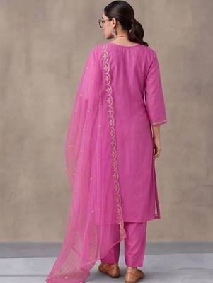 women ethnic motifs thread work kurta with trousers & with dupatta 3