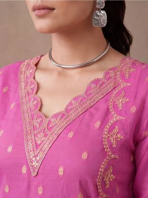 women ethnic motifs thread work kurta with trousers & with dupatta 4