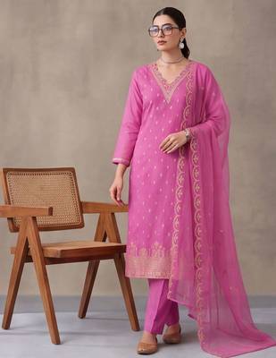 women ethnic motifs thread work kurta with trousers & with dupatta 5