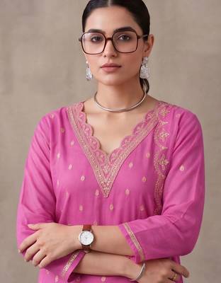 women ethnic motifs thread work kurta with trousers & with dupatta 6