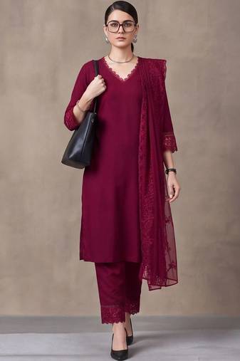 women regular thread work kurta with trousers & with dupatta