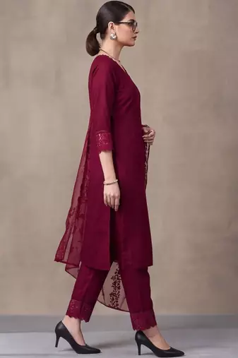 women regular thread work kurta with trousers & with dupatta