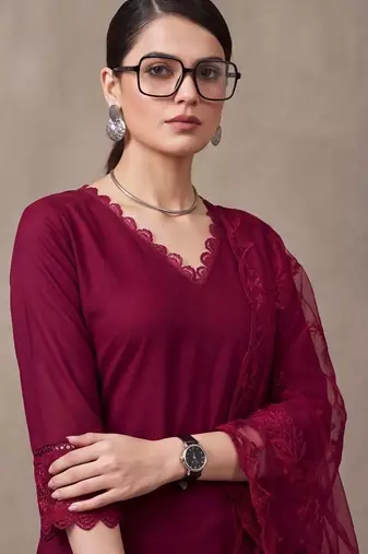 women regular thread work kurta with trousers & with dupatta