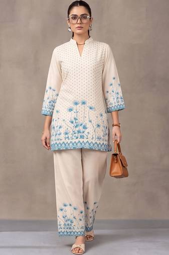women floral printed regular kurta with trousers