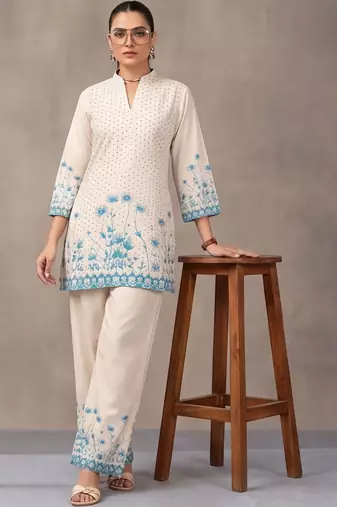 women floral printed regular kurta with trousers
