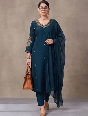 women ethnic motifs embroidered regular thread work kurta with trousers & dupatta 1
