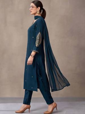 women ethnic motifs embroidered regular thread work kurta with trousers & dupatta 2