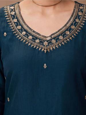 women ethnic motifs embroidered regular thread work kurta with trousers & dupatta 4