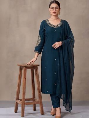 women ethnic motifs embroidered regular thread work kurta with trousers & dupatta 5