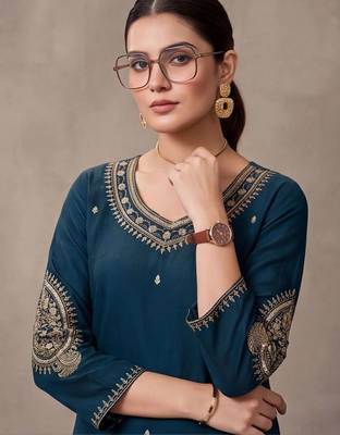 women ethnic motifs embroidered regular thread work kurta with trousers & dupatta 6