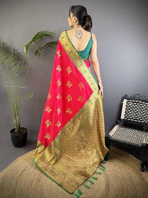 magenta woven design zari banarasi saree with blouse piece 3