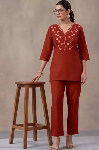 women ethnic motifs embroidered regular thread work kurta with trousers