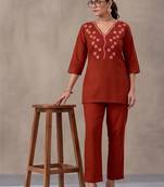 women ethnic motifs embroidered regular thread work kurta with trousers