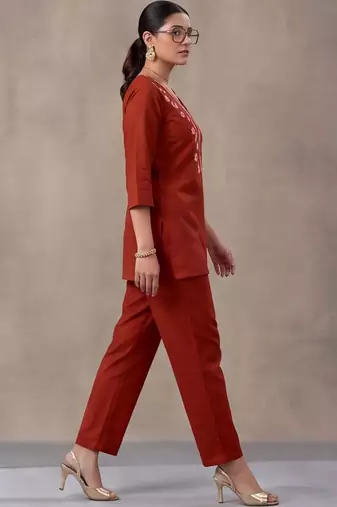 women ethnic motifs embroidered regular thread work kurta with trousers