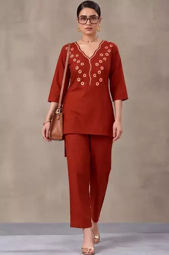 women ethnic motifs embroidered regular thread work kurta with trousers