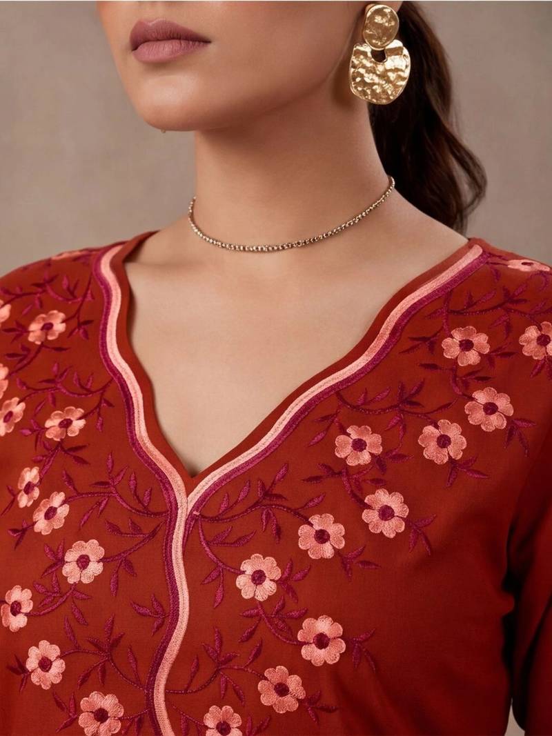 women ethnic motifs embroidered regular thread work kurta with trousers