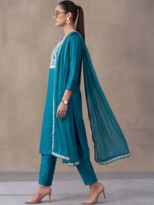 women ethnic motifs embroidered regular thread work kurta with trousers & with dupatta 2