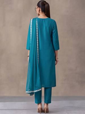 women ethnic motifs embroidered regular thread work kurta with trousers & with dupatta 3