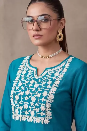 women ethnic motifs embroidered regular thread work kurta with trousers & with dupatta