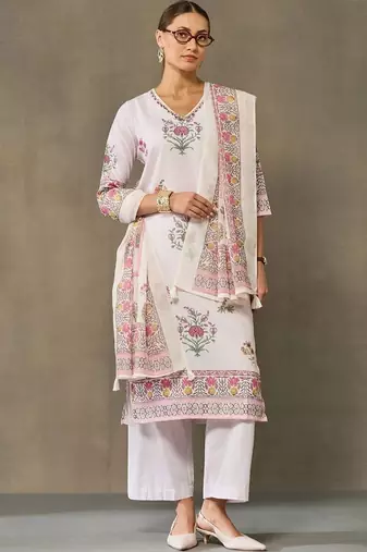 women floral printed regular kurta with trousers & with dupatta