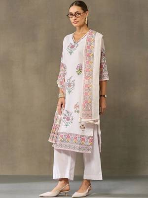 women floral printed regular kurta with trousers & with dupatta 2