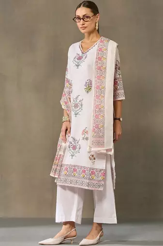 women floral printed regular kurta with trousers & with dupatta