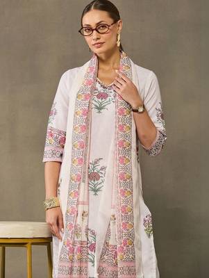 women floral printed regular kurta with trousers & with dupatta 4