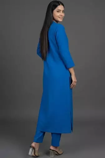 women regular kurta with trousers