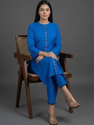 women regular kurta with trousers 5