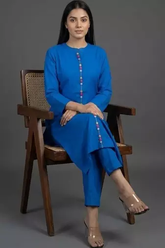 women regular kurta with trousers