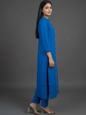 women regular kurta with trousers 6