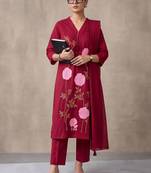 women floral embroidered regular thread work cotton kurta with trousers & with dupatta