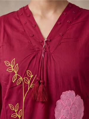 women floral embroidered regular thread work cotton kurta with trousers & with dupatta 4