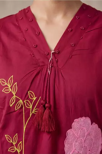 women floral embroidered regular thread work cotton kurta with trousers & with dupatta