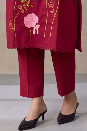 women floral embroidered regular thread work cotton kurta with trousers & with dupatta
